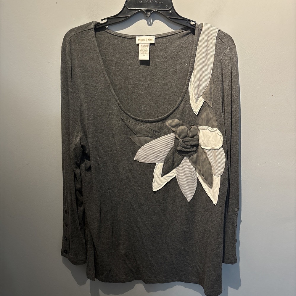 Monroe & Main Women's Gray Long Sleeve Pullover Floral Detailing Size XL Stretch